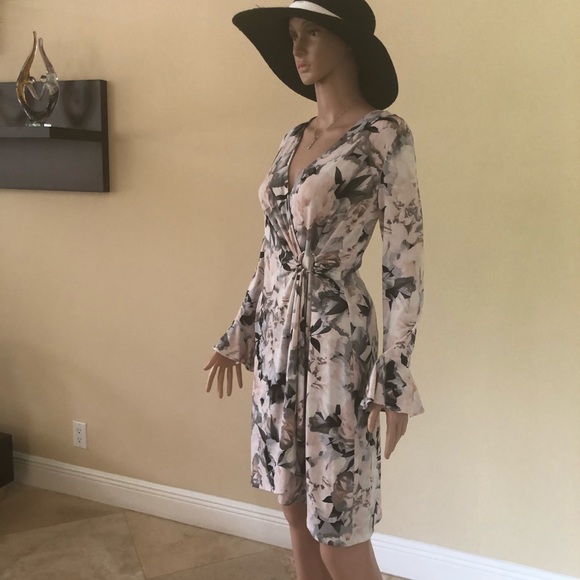 Gorgeous Floral Design Dress ...NEW - Picture 3 of 9